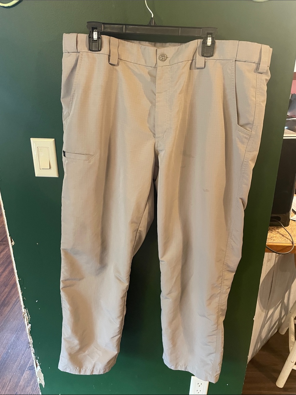 5.11 Tactical Men's Cargo Pants in Light Khaki Size 40x30
